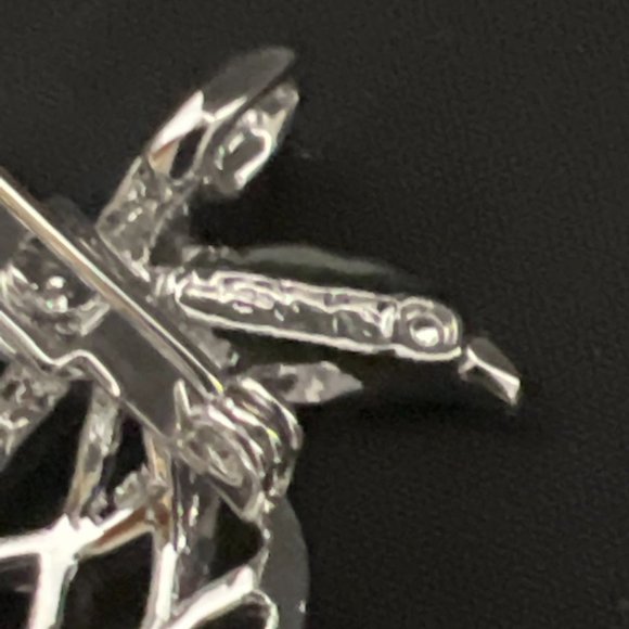 Vintage Silver Tone Open Weave Apple Pin Signed Gerry’s (343) - Picture 5 of 7